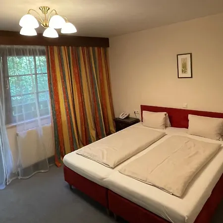 & Restaurant Batzenhaeusl Готель Інсбрук