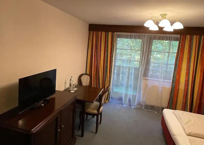 & Restaurant Batzenhaeusl Готель