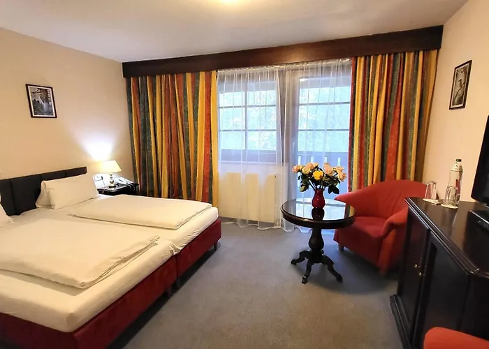 & Restaurant Batzenhaeusl Готель Інсбрук