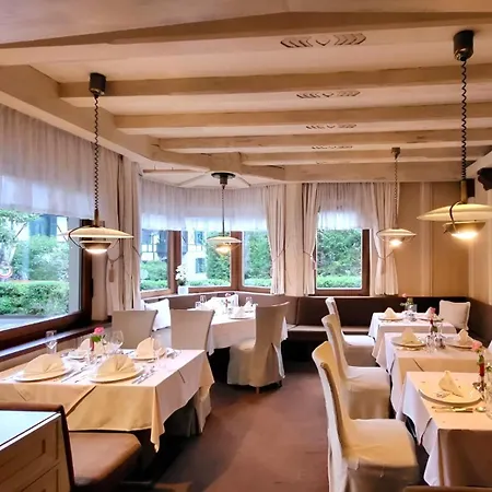 & Restaurant Batzenhaeusl Hotel Innsbruck