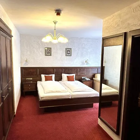 & Restaurant Batzenhaeusl Hotel Innsbruck