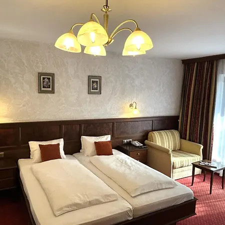 & Restaurant Batzenhaeusl Hotel Innsbruck