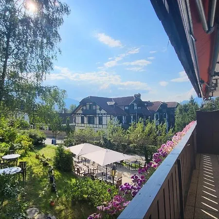 & Restaurant Batzenhaeusl فندق 4*