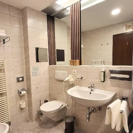 & Restaurant Batzenhaeusl 4* إنسبروك