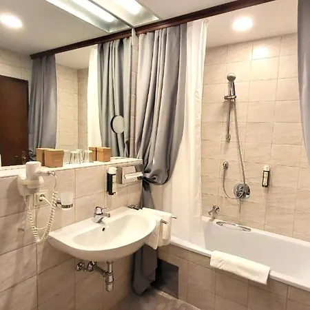 & Restaurant Batzenhaeusl 4* إنسبروك