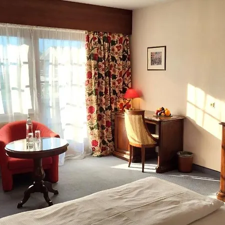 & Restaurant Batzenhaeusl فندق