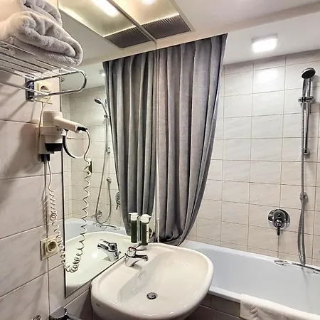 & Restaurant Batzenhaeusl فندق إنسبروك