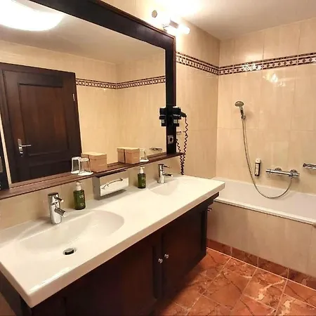 & Restaurant Batzenhaeusl 4* Innsbruck