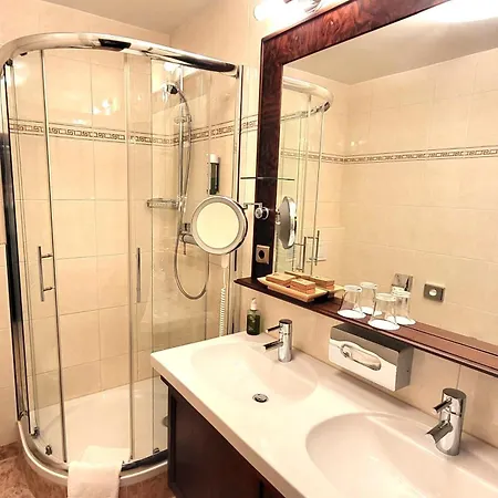 & Restaurant Batzenhaeusl 4* 因斯布鲁克