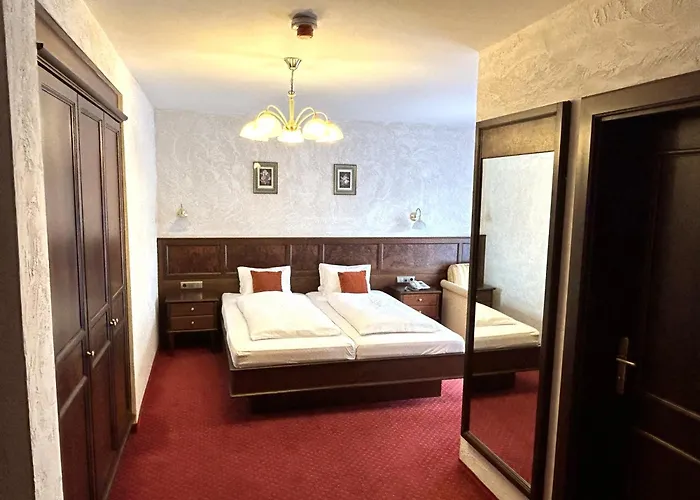 & Restaurant Batzenhaeusl فندق إنسبروك