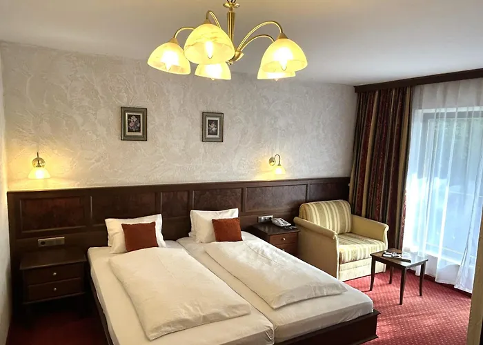 & Restaurant Batzenhaeusl Hotel Innsbruck