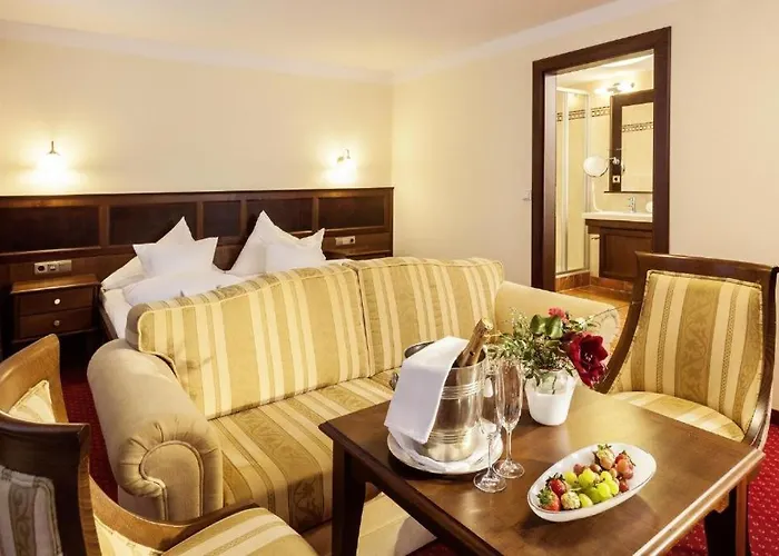 & Restaurant Batzenhaeusl Hotel Innsbruck