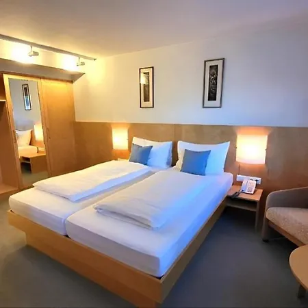 & Restaurant Batzenhaeusl Hotel Innsbruck