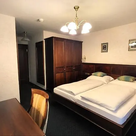 & Restaurant Batzenhaeusl Innsbruck